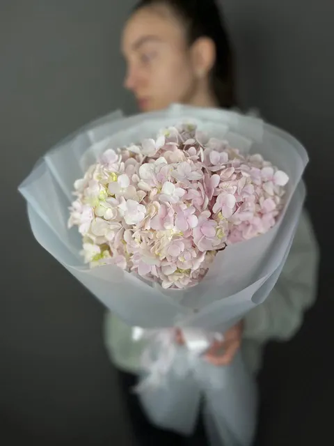 Букет комплимент с гортензией