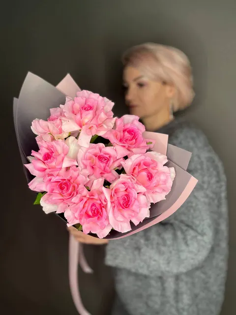 Букет из розовых роз